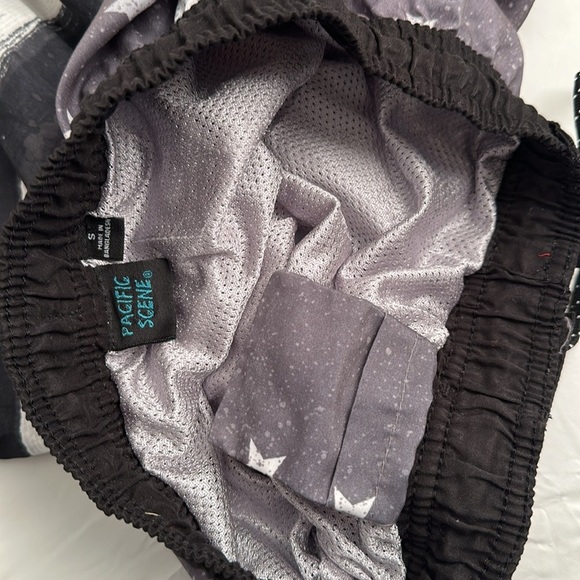 Pacific Scene black gray white Stars and Stripes mesh lined swim trunks - Picture 7 of 8